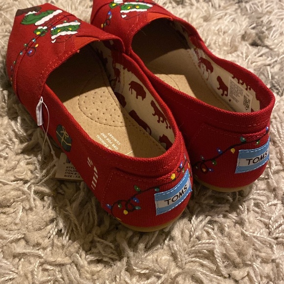 Hand painted christmass Tom’s women’s size 7.5 - Picture 2 of 2